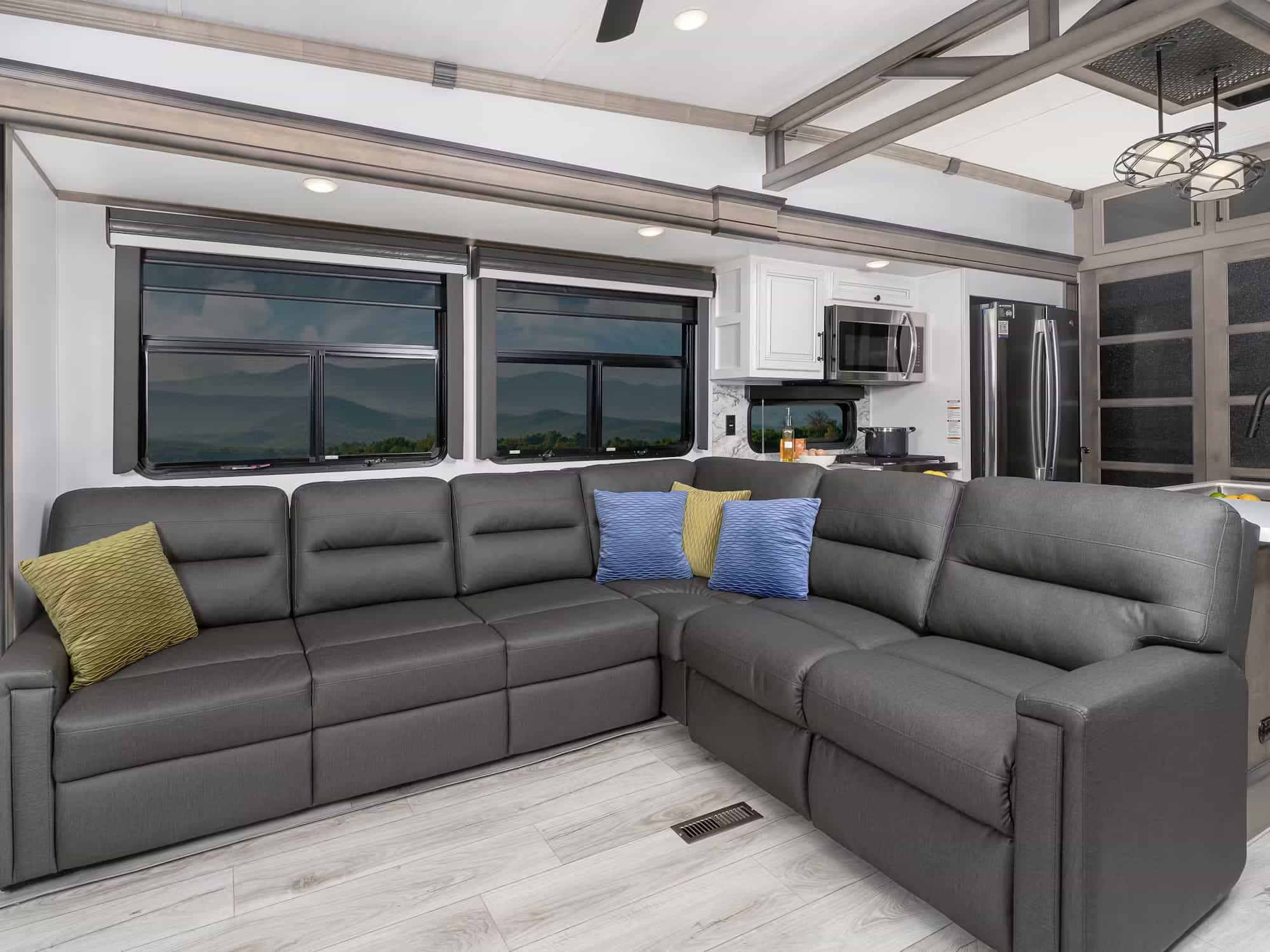 Keystone Montana 3531RE: The perfect fifth wheel for entertaining