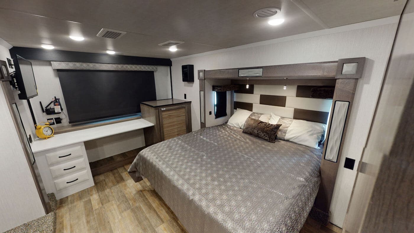 Cedar Creek Champagne 38EKS bedroom