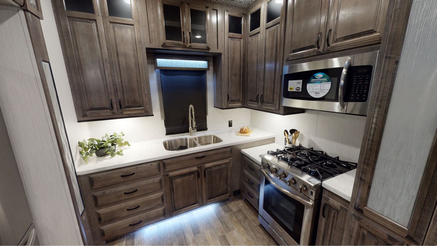 Cedar Creek Champagne 38EKS kitchen