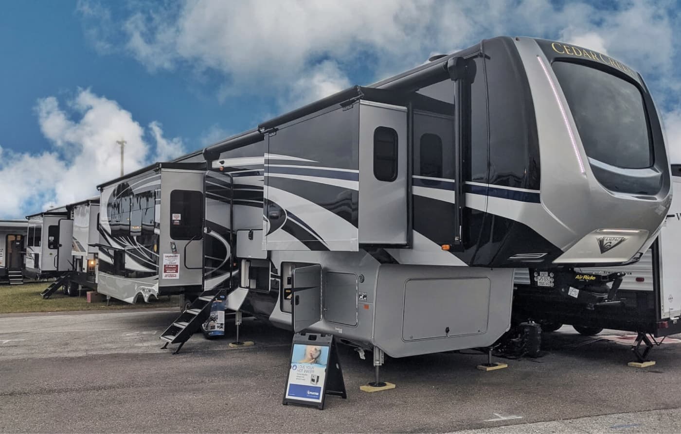 Cedar Creek Champagne 38EKS at the 2021 Tampa RV Show