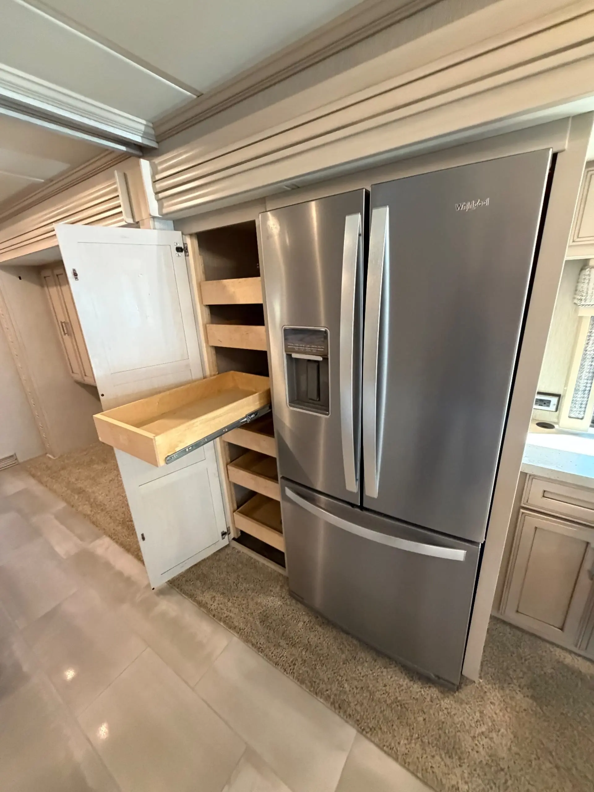 Convenient pull-out drawers in the pantry