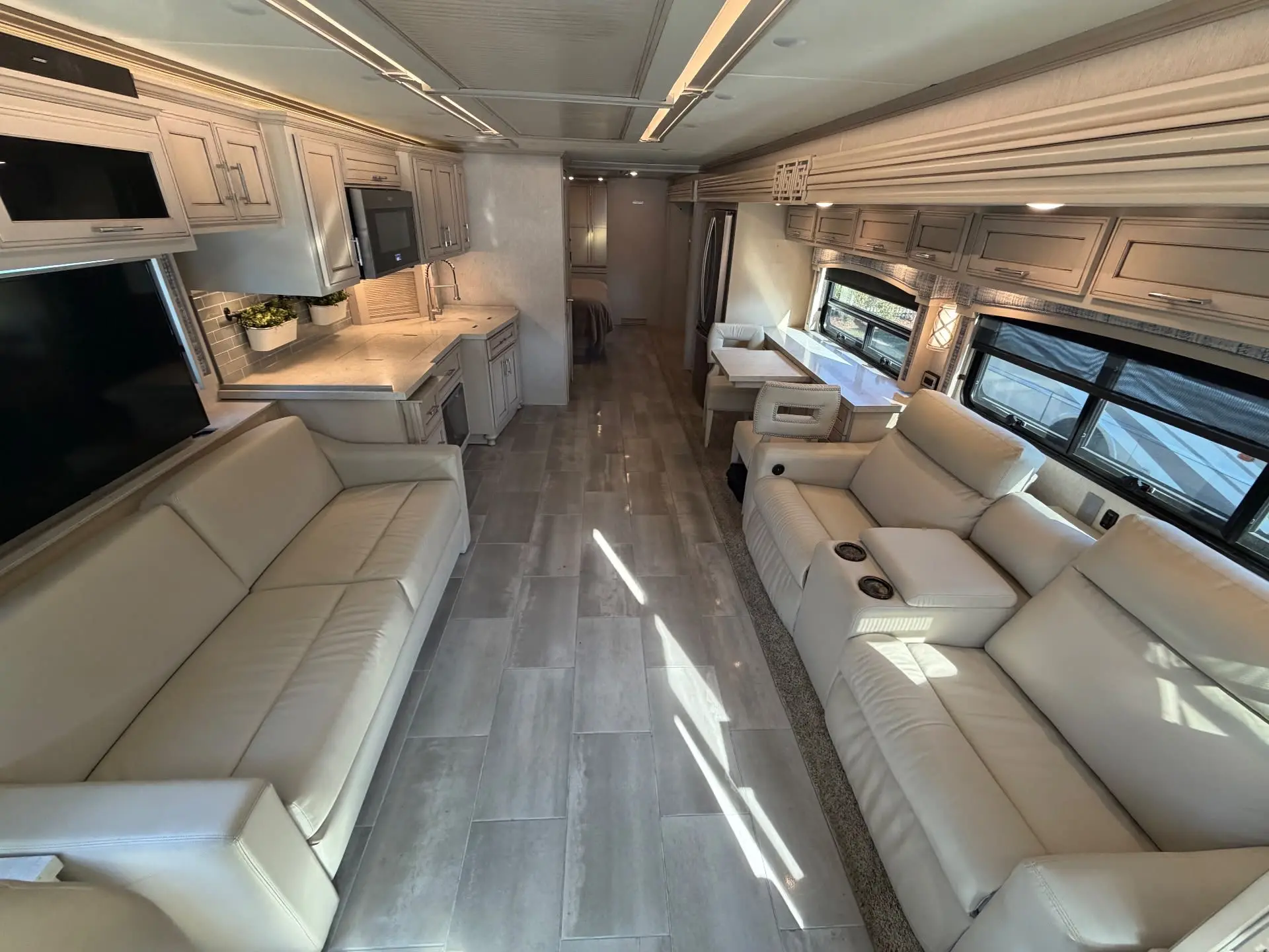 Living area in the Newmar 4369