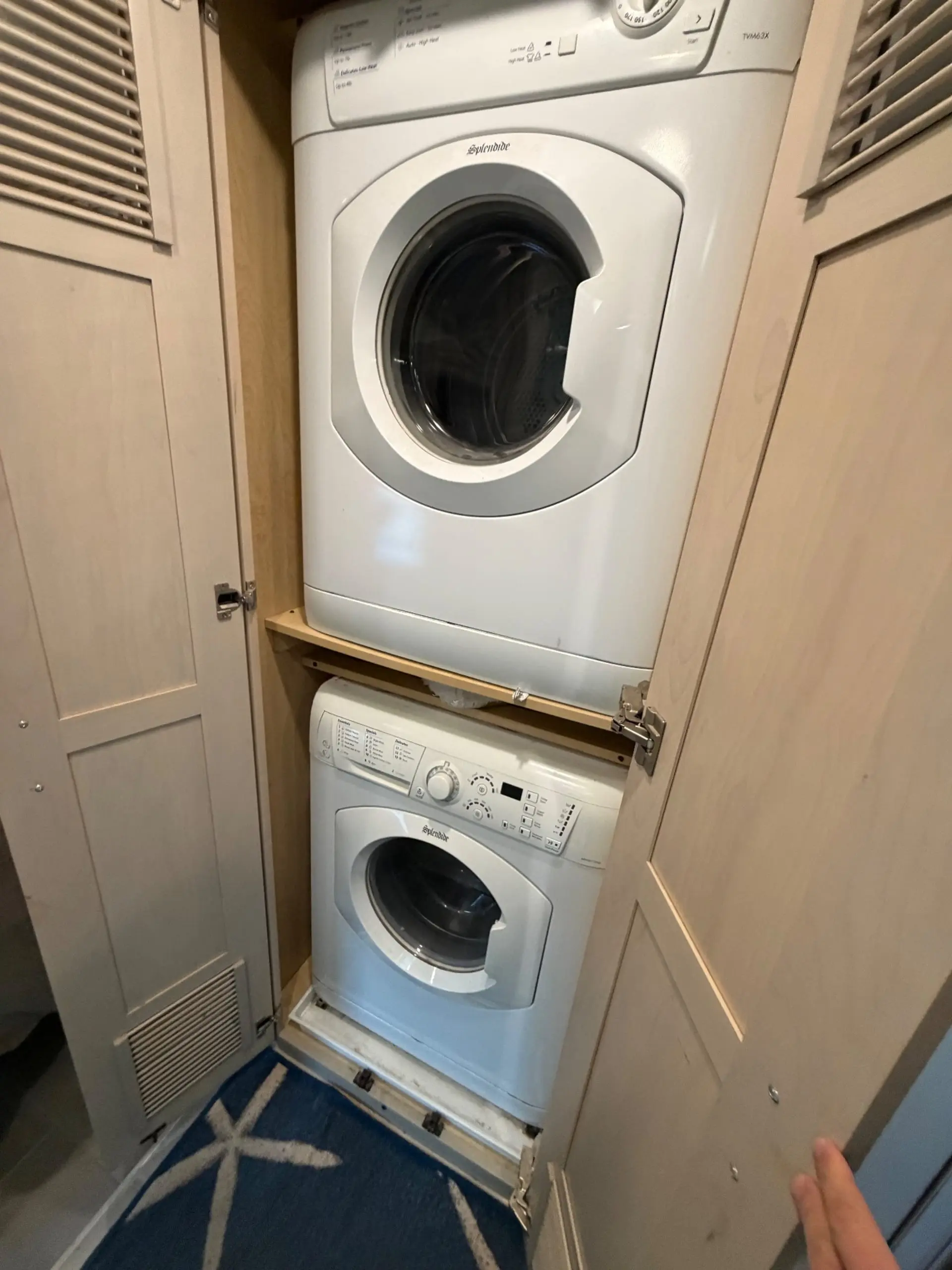 Washer/dryer in rear bath