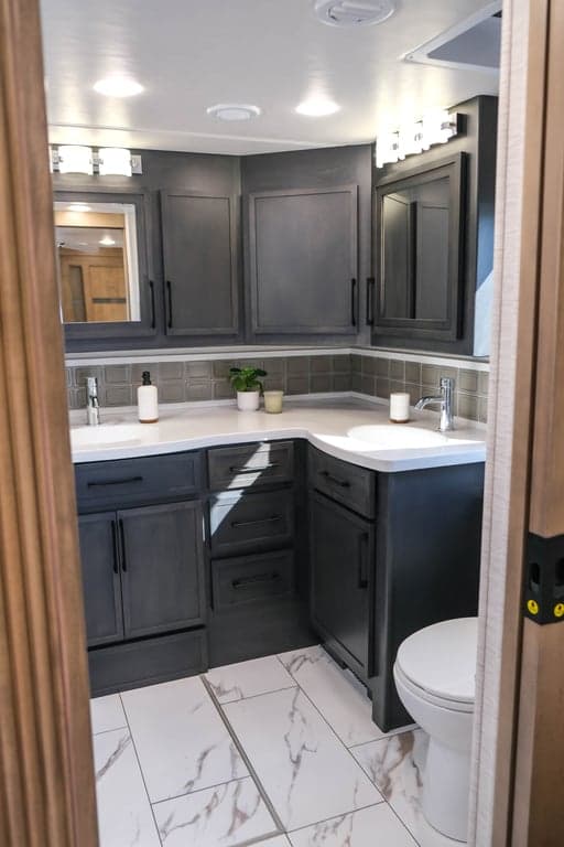 Rear bath with dual vanity