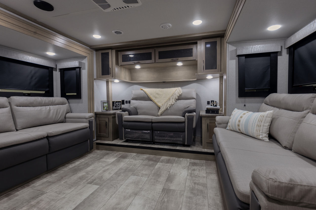 Fifth wheel trailers with front living area