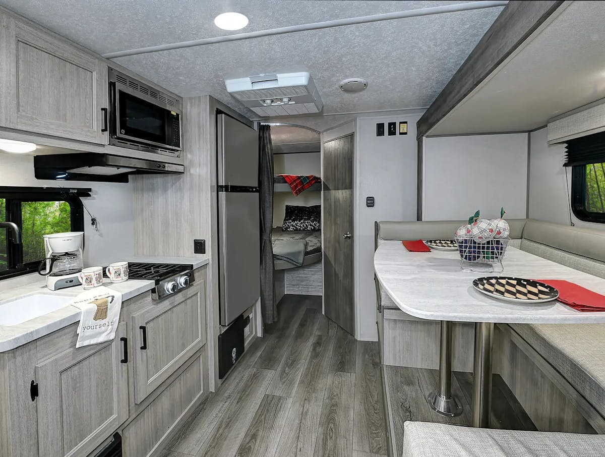Double bunk beds in the Coachmen Catalina Legacy Edition 192BHS