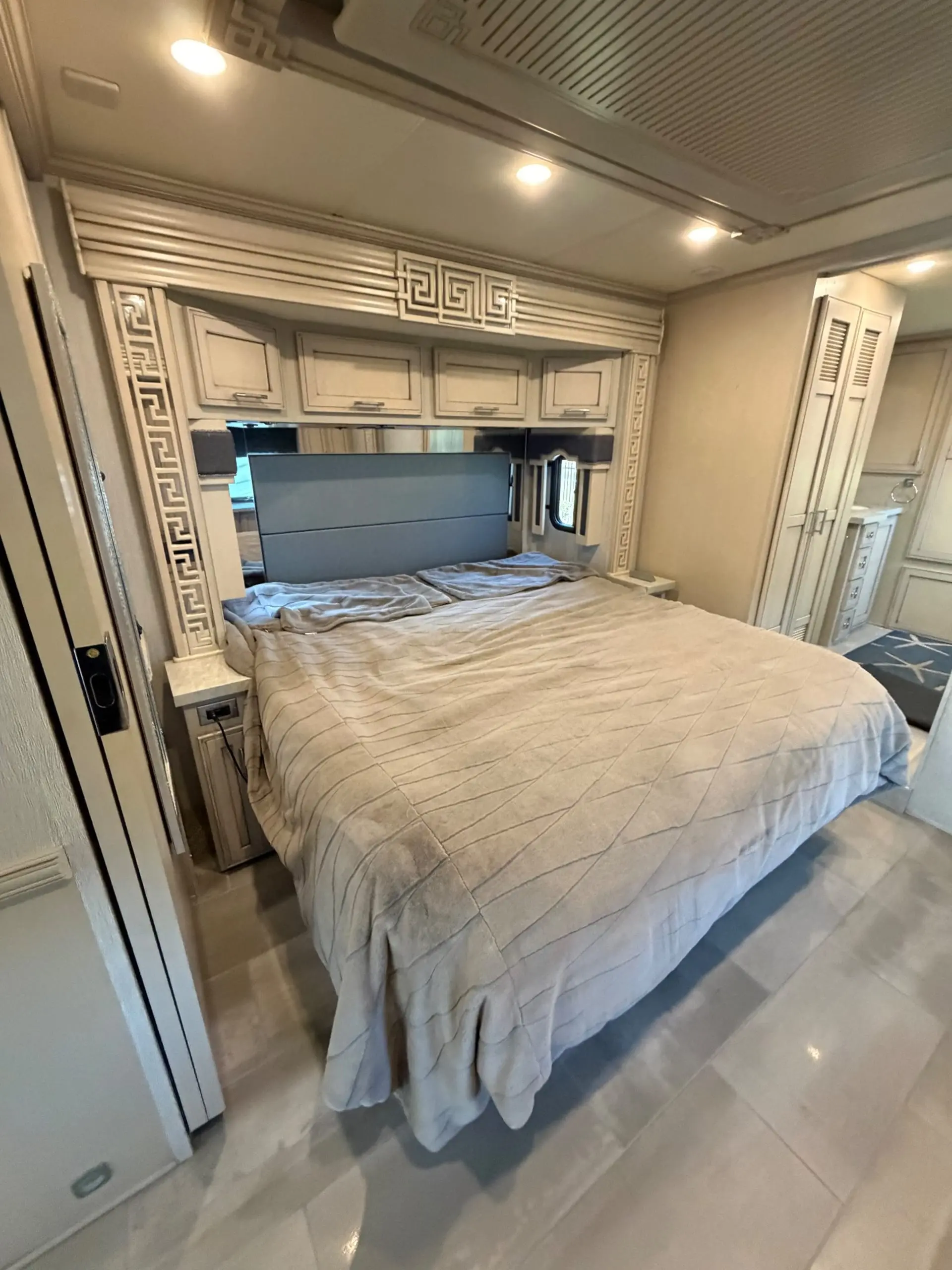 King bedroom in the Newmar 4369